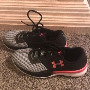 Under armor tennis shoes
